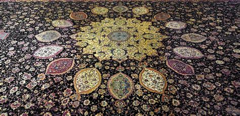 The Ardabil Carpet: An Exquisite Tapestry Woven With Majesty and Devotion!